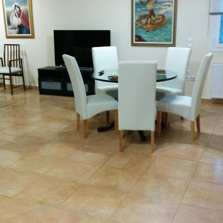 Lovely 2-Bedroom Apartment At Greek Riviera Vári Eksteriør billede
