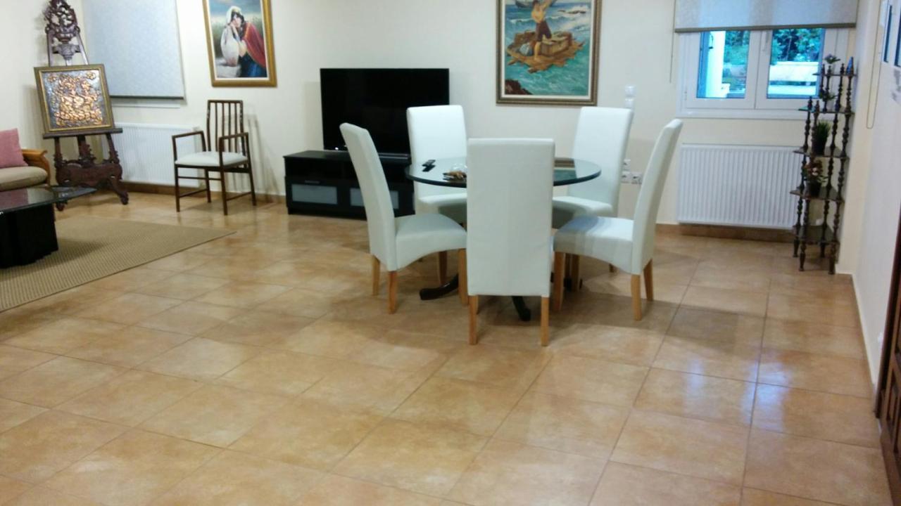 Lovely 2-Bedroom Apartment At Greek Riviera Vári Eksteriør billede