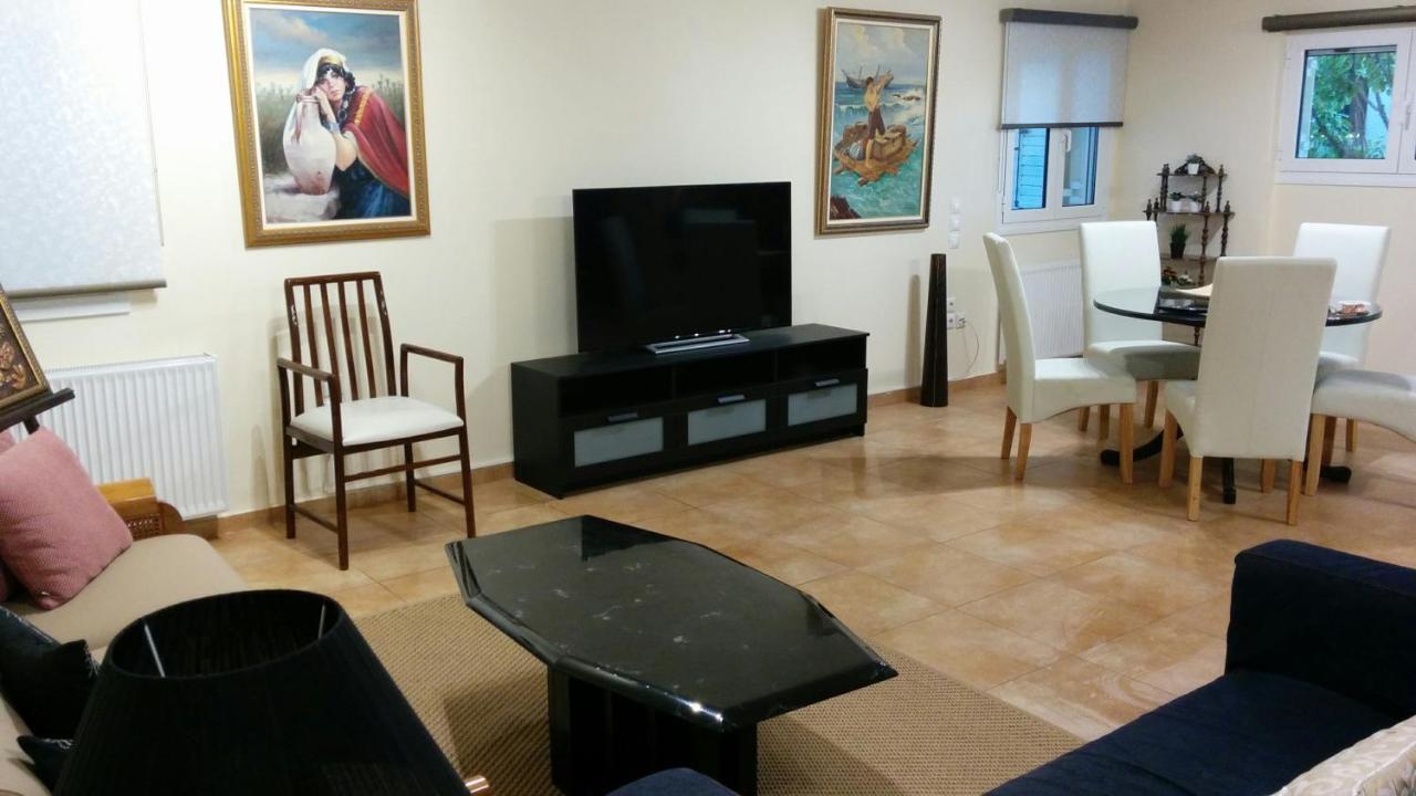 Lovely 2-Bedroom Apartment At Greek Riviera Vári Eksteriør billede