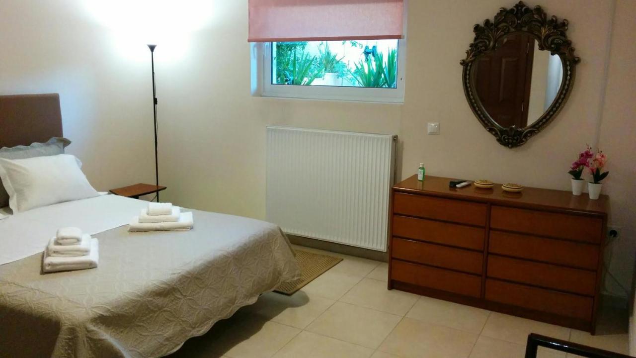 Lovely 2-Bedroom Apartment At Greek Riviera Vári Eksteriør billede