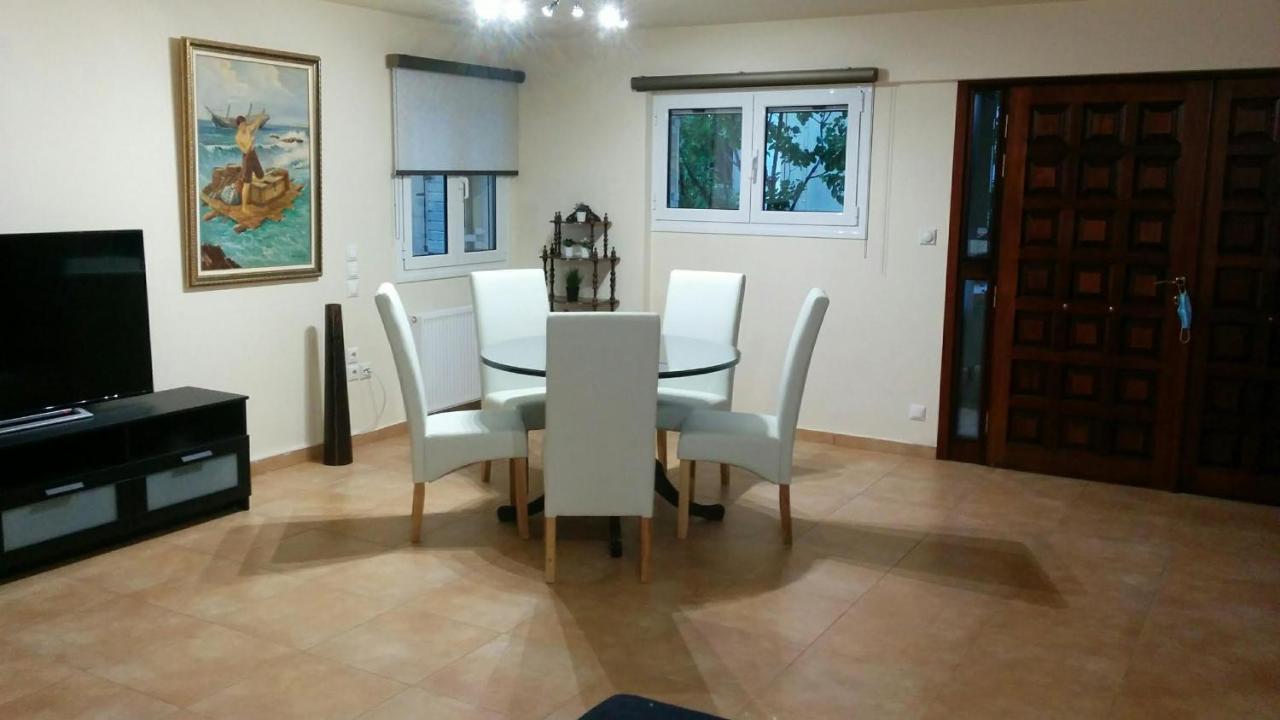 Lovely 2-Bedroom Apartment At Greek Riviera Vári Eksteriør billede