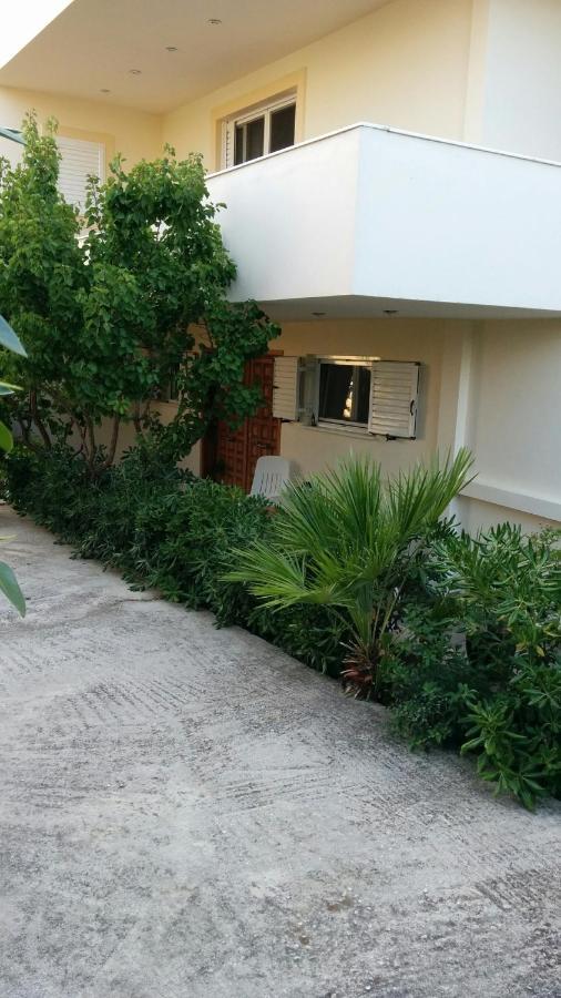 Lovely 2-Bedroom Apartment At Greek Riviera Vári Eksteriør billede